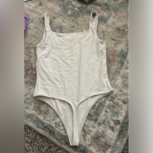 Aritzia Babaton Bodysuit - Picture 2 of 2